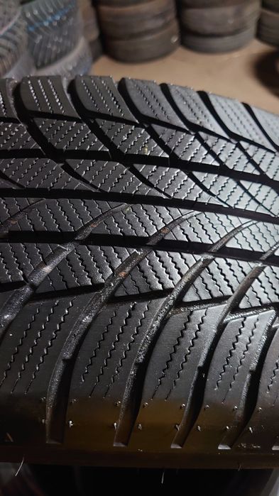 Зимние шины Bridgestone Blizzak LM001 RUNFLAT 225/55 r17 комплект