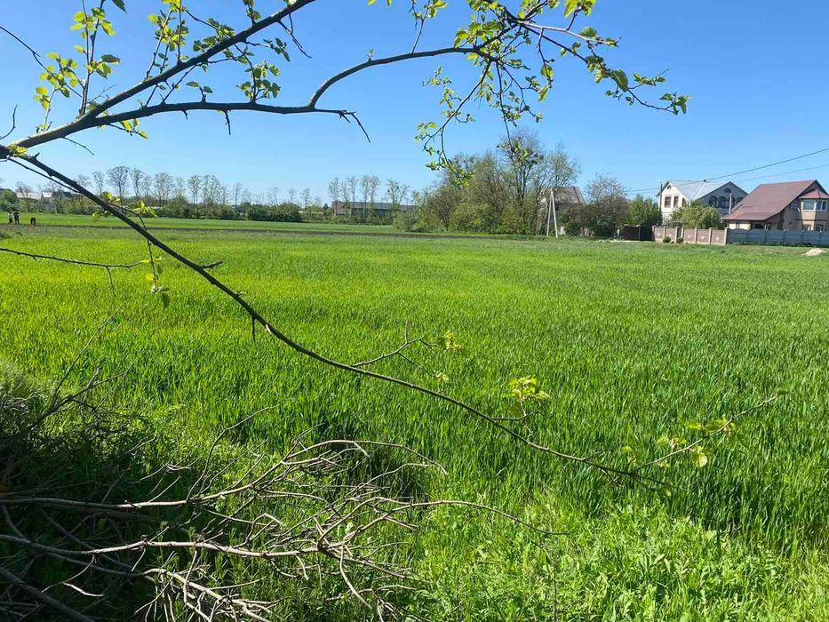 Недобудова в с. Рогозів з кутовою ділянкою