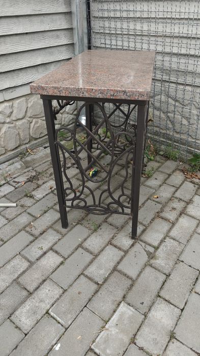 Столик на мангальную зону