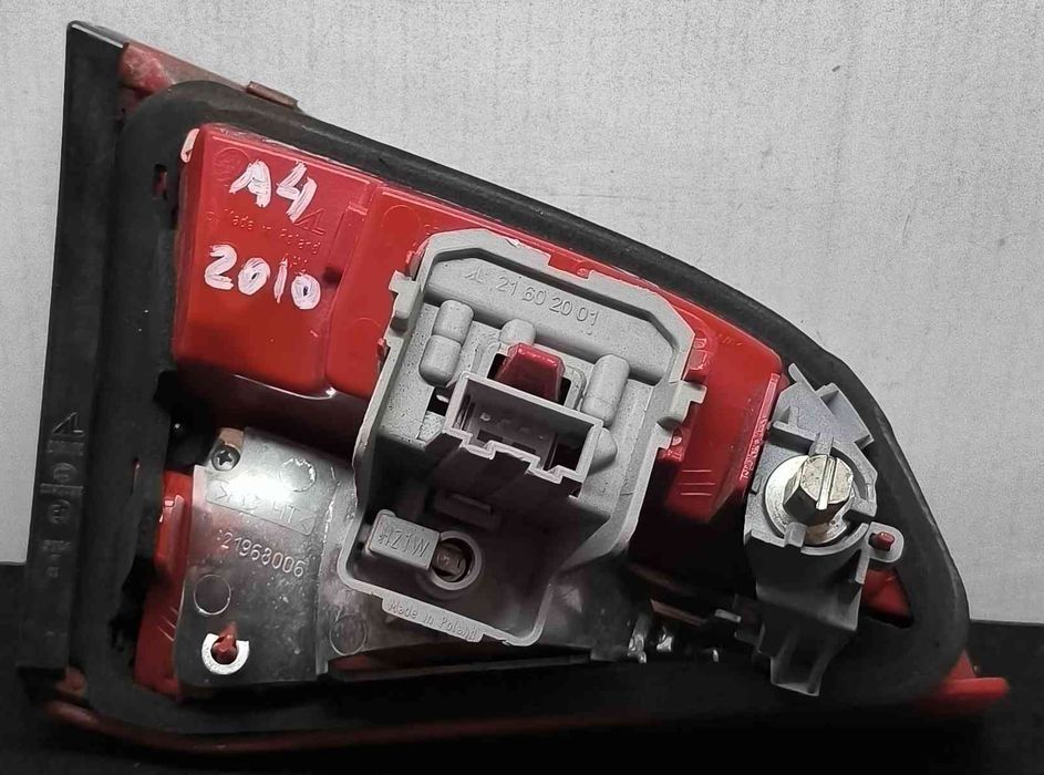 Farolim da Mala Direito 8K9945094B - AUDI A4 B8 Avant