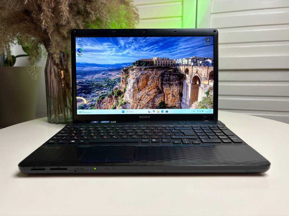 Ноутбук SONY VAIO pcg71911m\ Core i5 2430\8GB RAM\120GB SSD