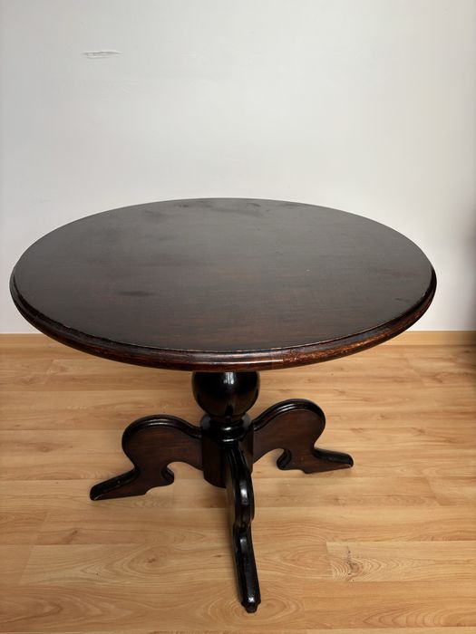 Dębowy stół z litego drewna