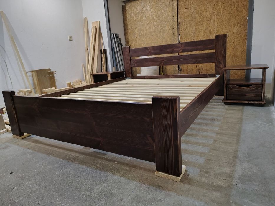 Кровать из массива дерева