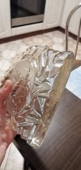Piękny szklany przycisk do papieru z motywem...