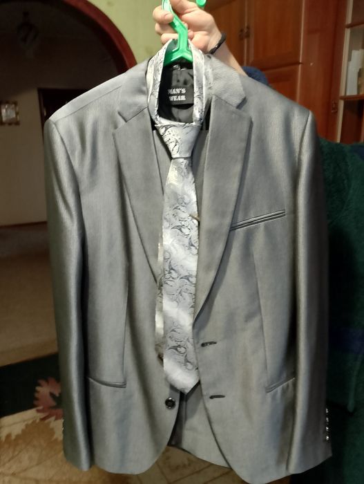 Костюм, костюм на випускний доглянутий. Розмір 48