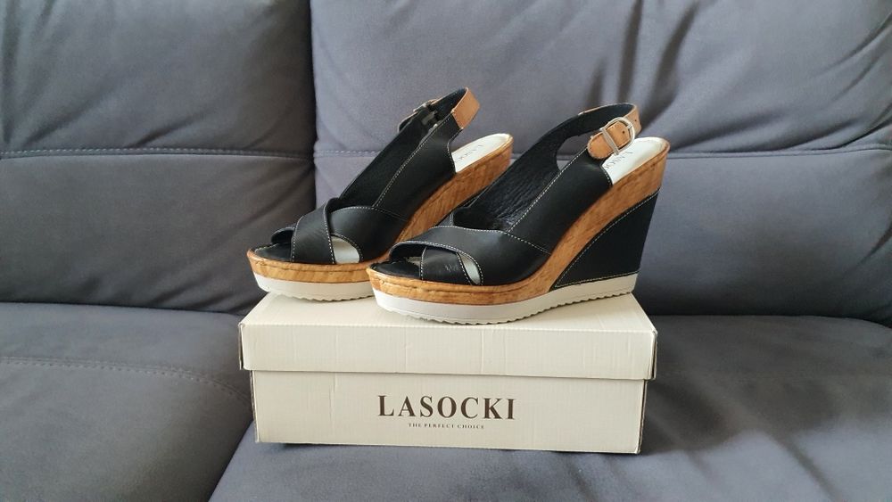 Sandały damskie Lasocki na koturnie