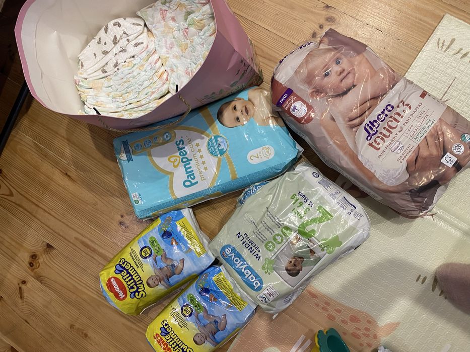 Продам памперси набором