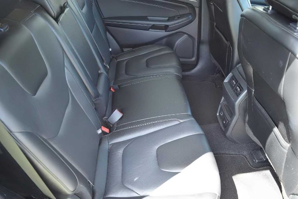 Ford Edge      2021