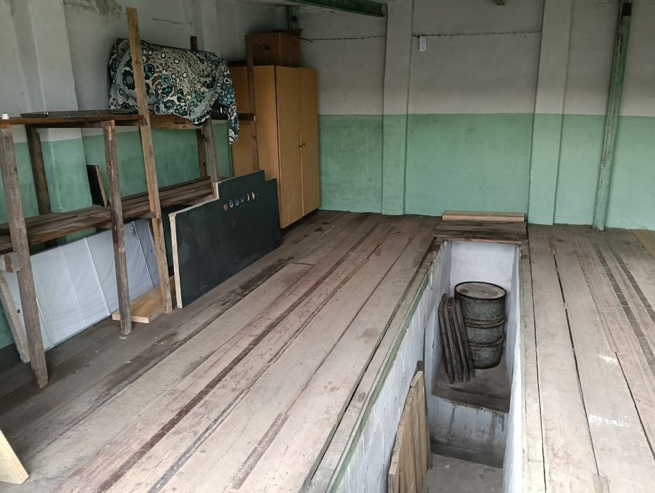 Гараж для машини, а також для ричей