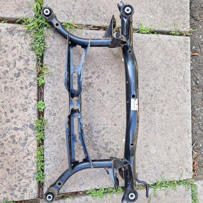 Подрамник задній passat b 7 2013рік Європа