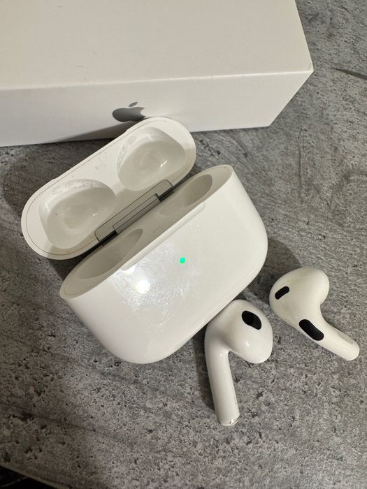 Продам AirPods 3 lightning case