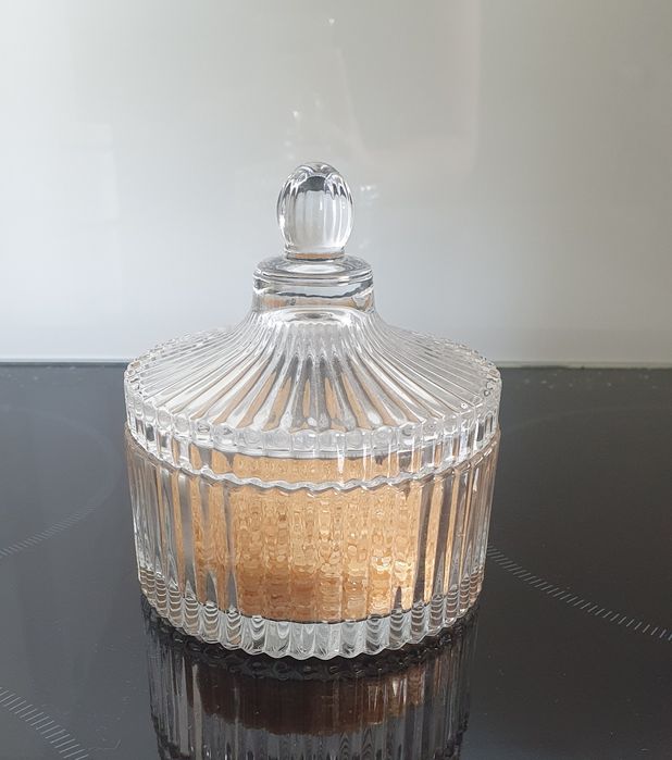 Szklany pojemnik, cukiernica lub szkatułka