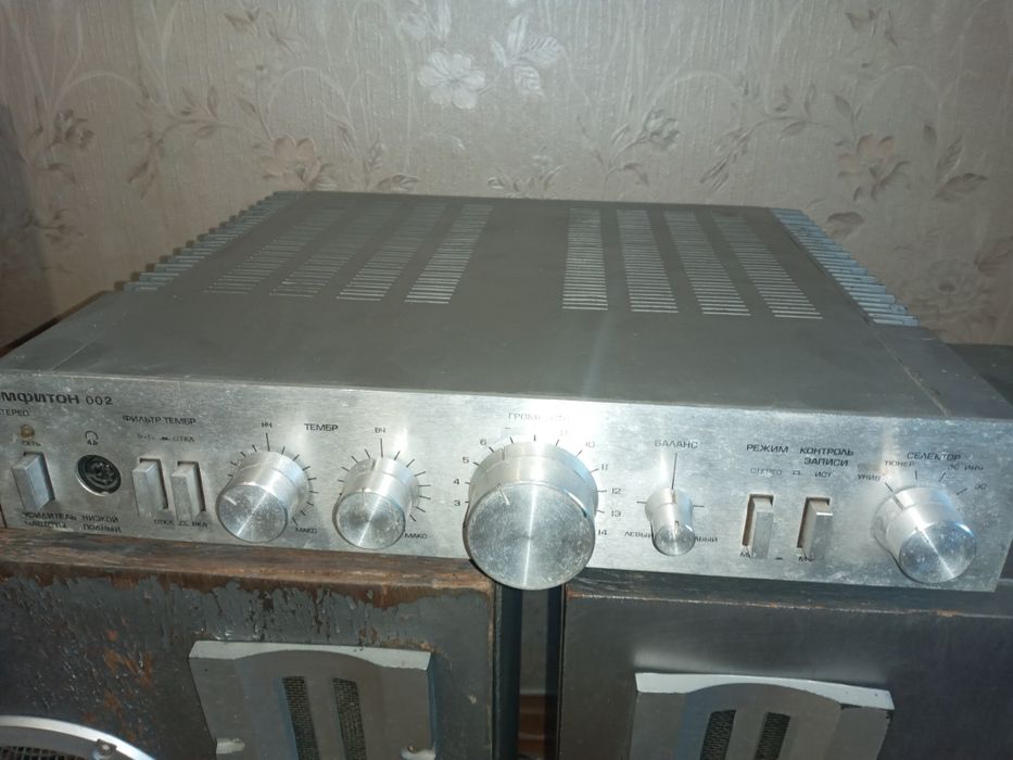 Продам колонки с усилителем