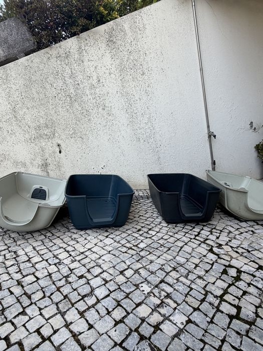 Duas Casotas para Cão / Animais de Estimação - 70x40x53 cm