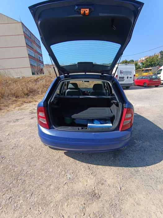 Skoda  fabia azul presisa de alguns reparos