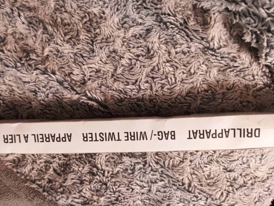 Przyrząd do skręcania drutu zbrojeniowego wurth