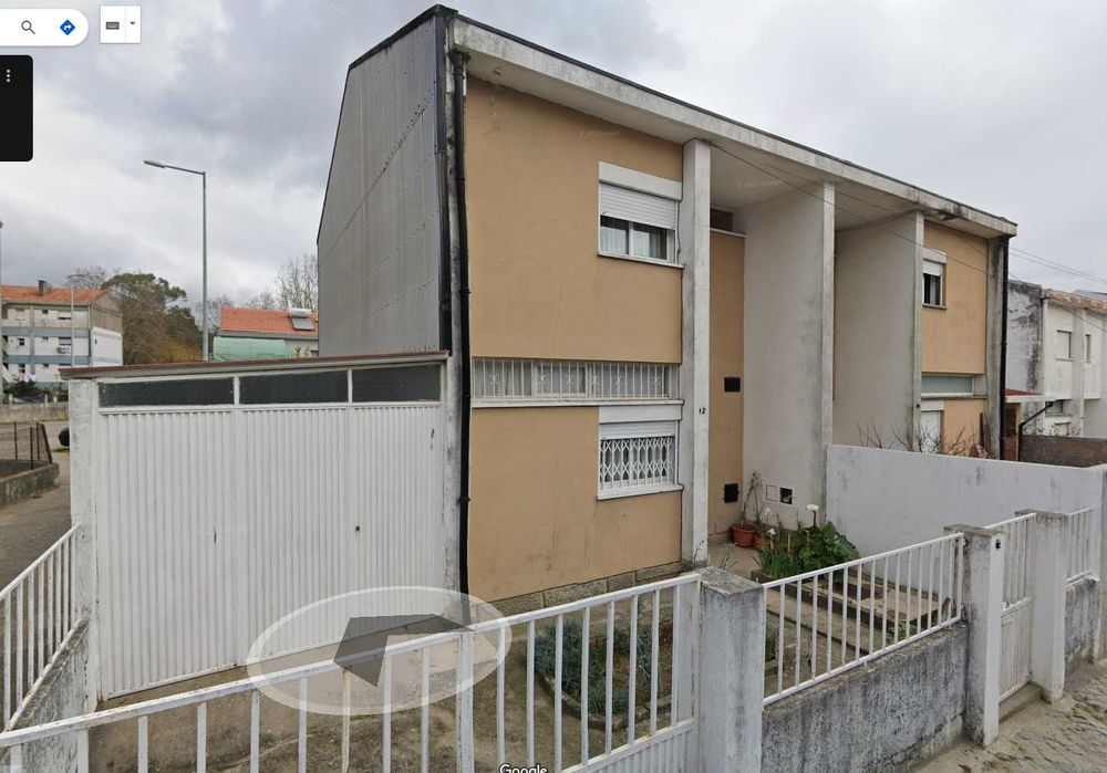 Vende-se Moradia T2 +1 -Bairro do Cedro