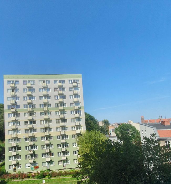Sprzedam mieszkanie blisko Starówki, 2 pokoje + kuchnia, duży balkon, winda, 8min do SKM, 10 do Forum, możliwość kupna przez obcokrajowców