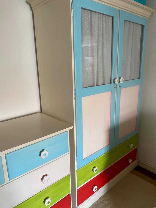 Móveis para Quarto Infantil: Conjunto Colorido em Pinho Maciço