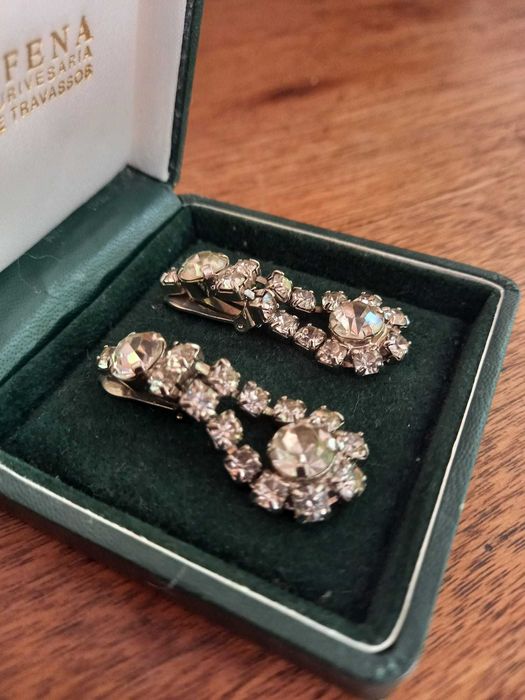 Brincos de mola com strass