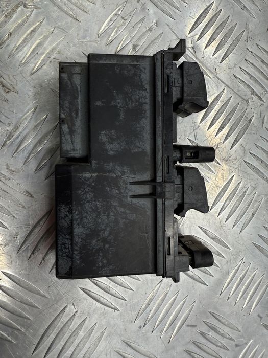 Блок кнопок стеклоподъемника передний левый VOLKSWAGEN Passat B5