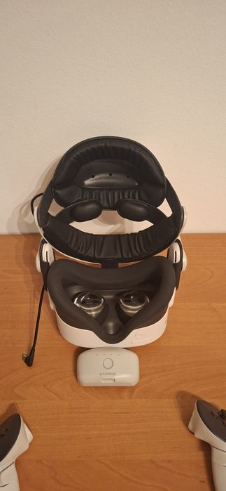 Zestaw Meta Quest 3S + BoBoVR z akumulatorem