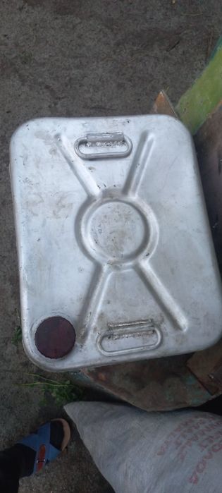 Продам алюмінієву  нову каністру
