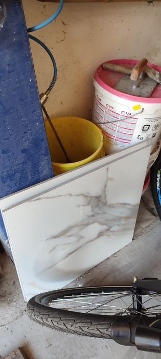 Płytki ceramiczne 60/60 2 sztuki