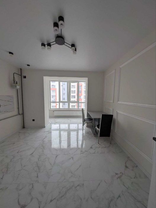 Продається 2 к.квартира з ремонтом! Біля Метро!