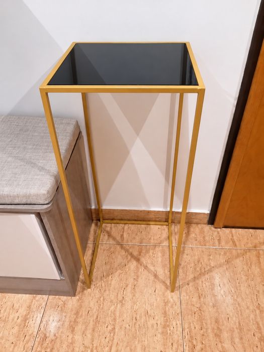 Mesa apoio dourada