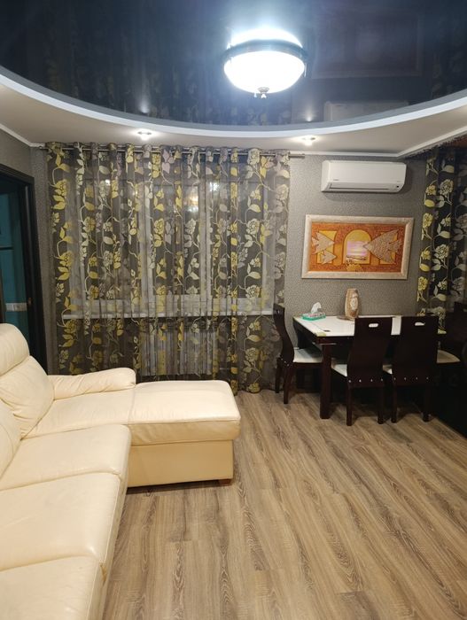 Срочная продажа стильной 2к квартиры на  пр.Героев Украины.