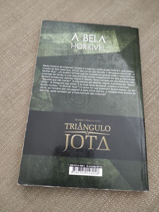 Triângulo Jota de Álvaro Magalhães