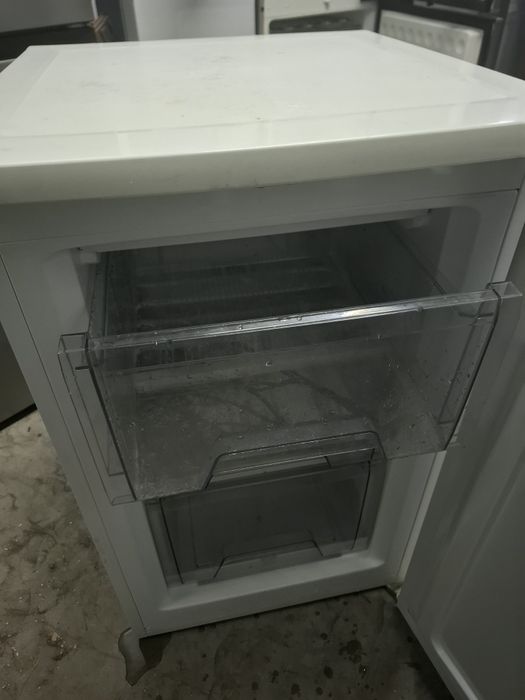 Mini congelador orima a um preço acessível 0.85 altura  0.50 largura  e 0.54 profundidade