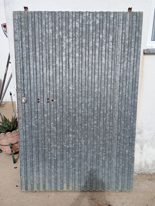 Portão de correr forrado a chapa