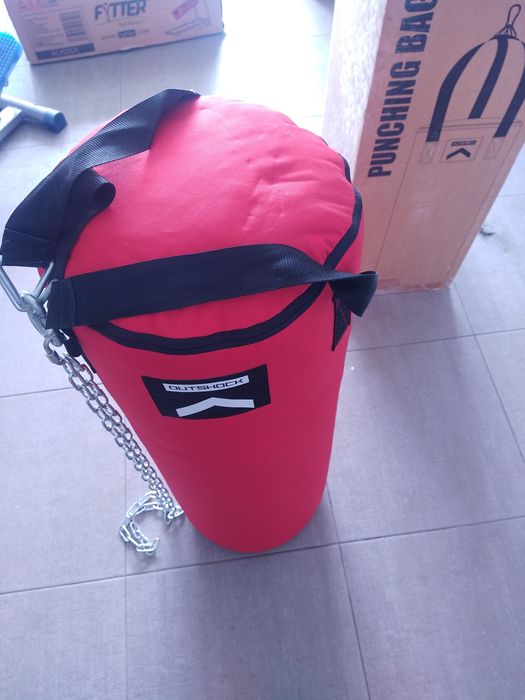 Saco de boxe  vermelho e preto