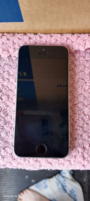 ПРОДАМ iPhone se