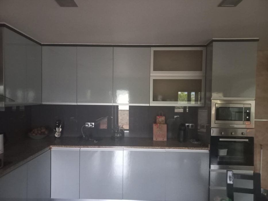 Cozinha moderna cinza claro