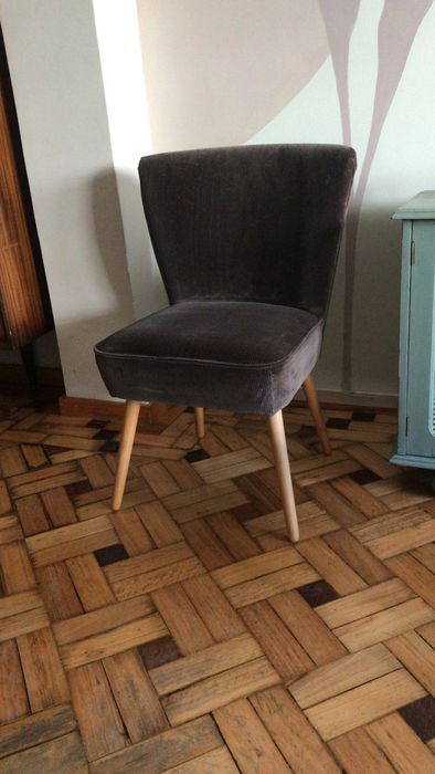 Poltrona pés agulha pés palito vintage retro modelo ícone design
