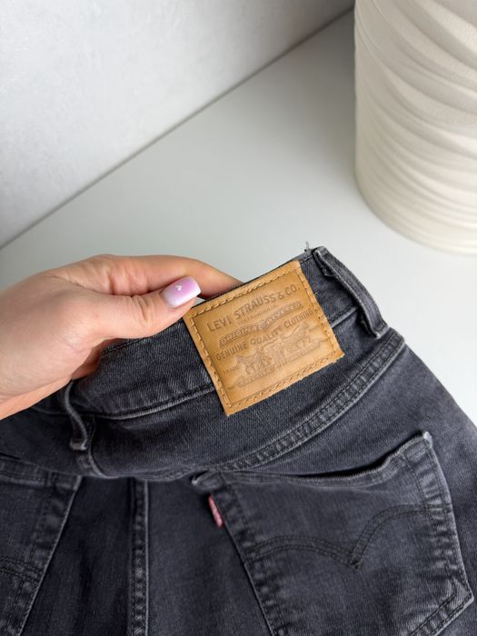 Жіночі джинсові шорти Levis розмір 27(S)