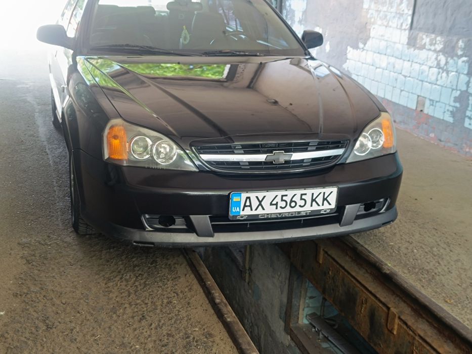 Автомобіль Chevrolet Evanda