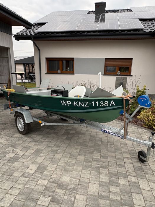 Aluminiowa łódź wędkarska z przyczepką i akcesoriami