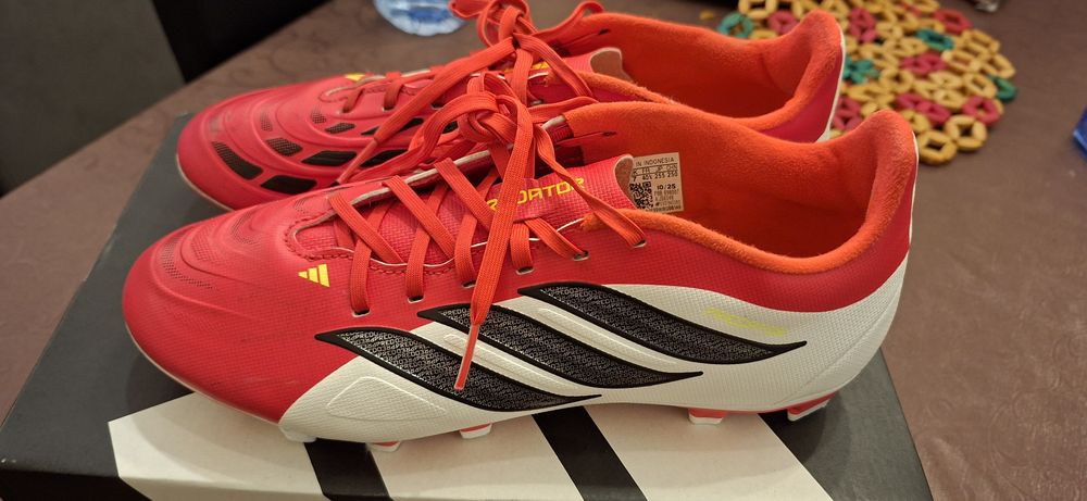 Chuteiras Adidas Predator Club Fg/Mg - 40.5
