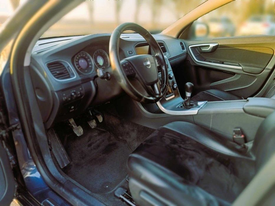 Volvo V60 D2 2012 року(модельний 2013)