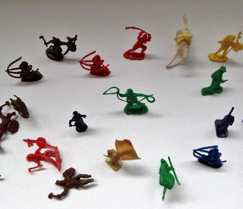 indianie  stare figurki plastikowe