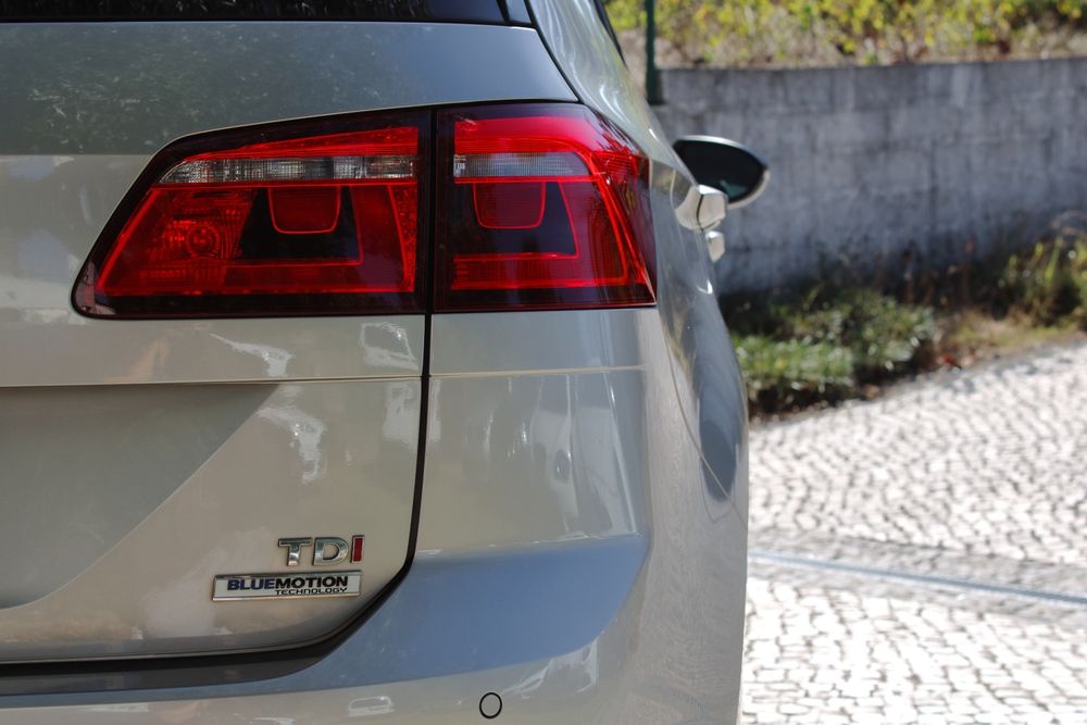 Volkswagen Golf 7 VII Sportsvan 1.6 TDI R-Line 110CV (195€/Mês)