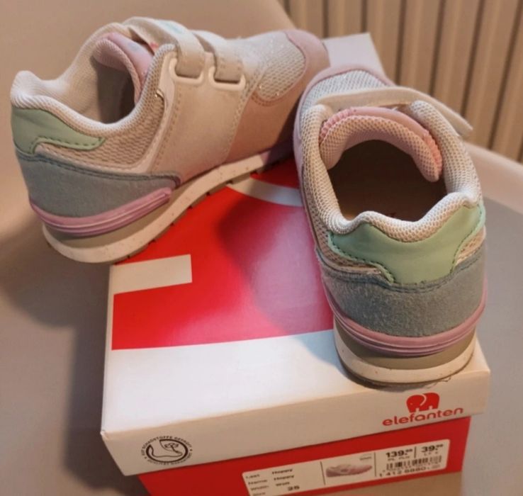Adidasy dla dziewczynki 25