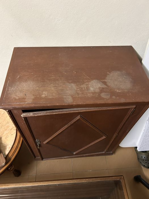 Armario de arrumacao em madeira