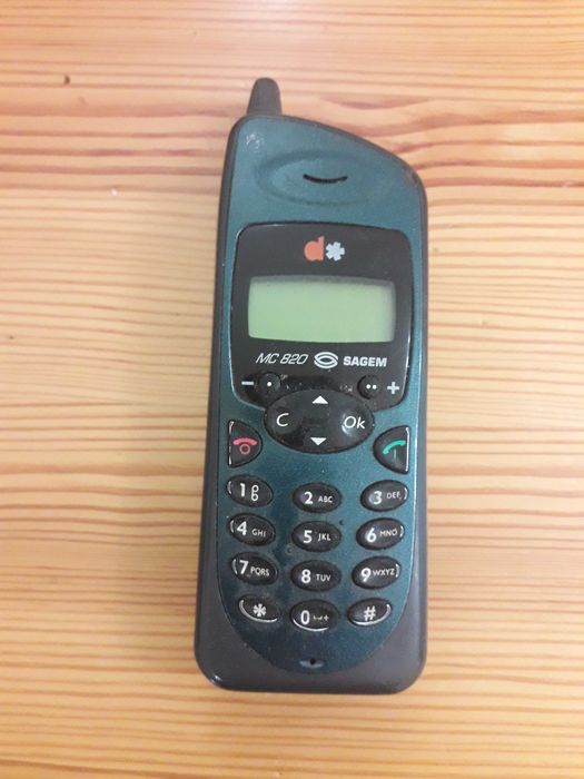 Мобильный  телефон" PHILIPS"