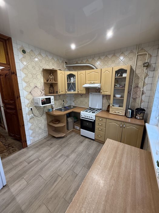 Продам 3к в Бородянці, центр міста 73м2, балкон