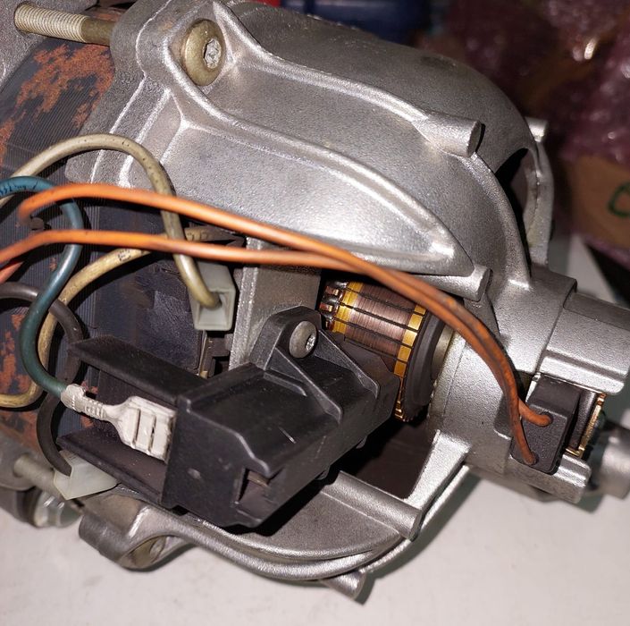 Vendo motor e duas placas de máquina lavar Candy.